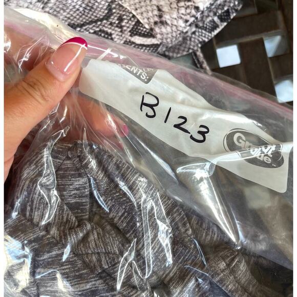 Nike Dri-FIT Black Cropped Workout Top - Women's Size S - Picture 11 of 11